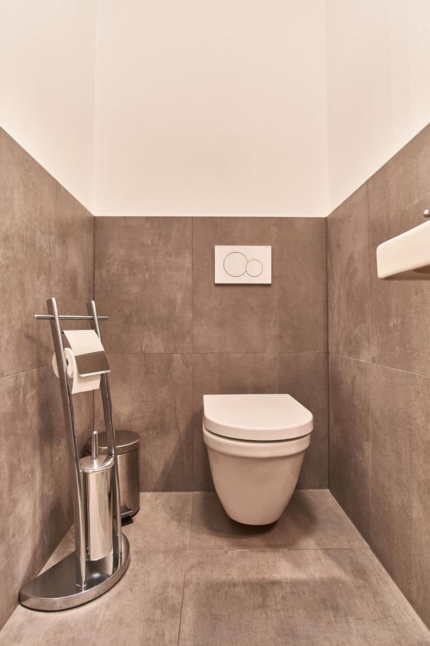 Charles Bridge Royal Apartment Прага Экстерьер фото