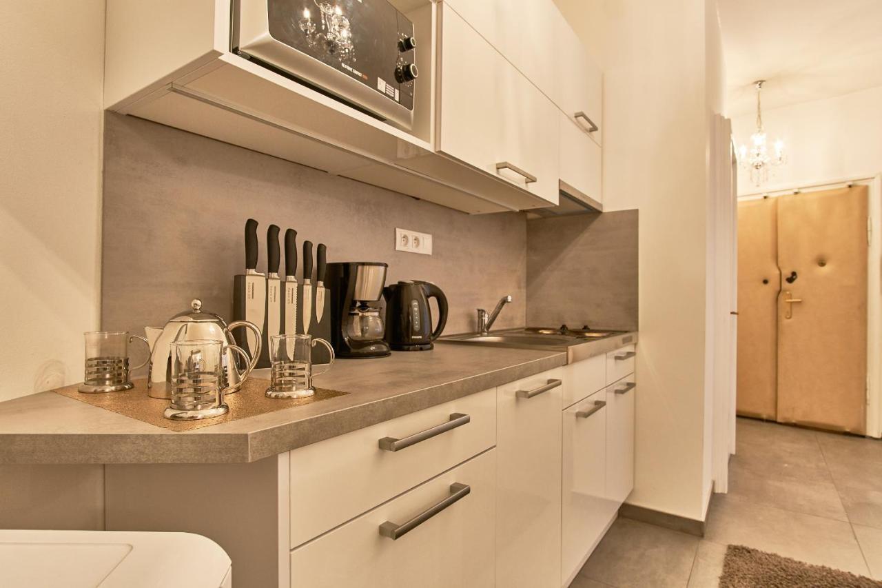 Charles Bridge Royal Apartment Прага Экстерьер фото