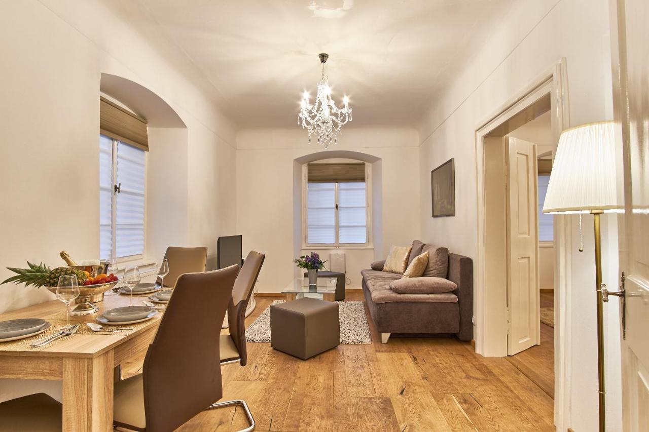 Charles Bridge Royal Apartment Прага Экстерьер фото