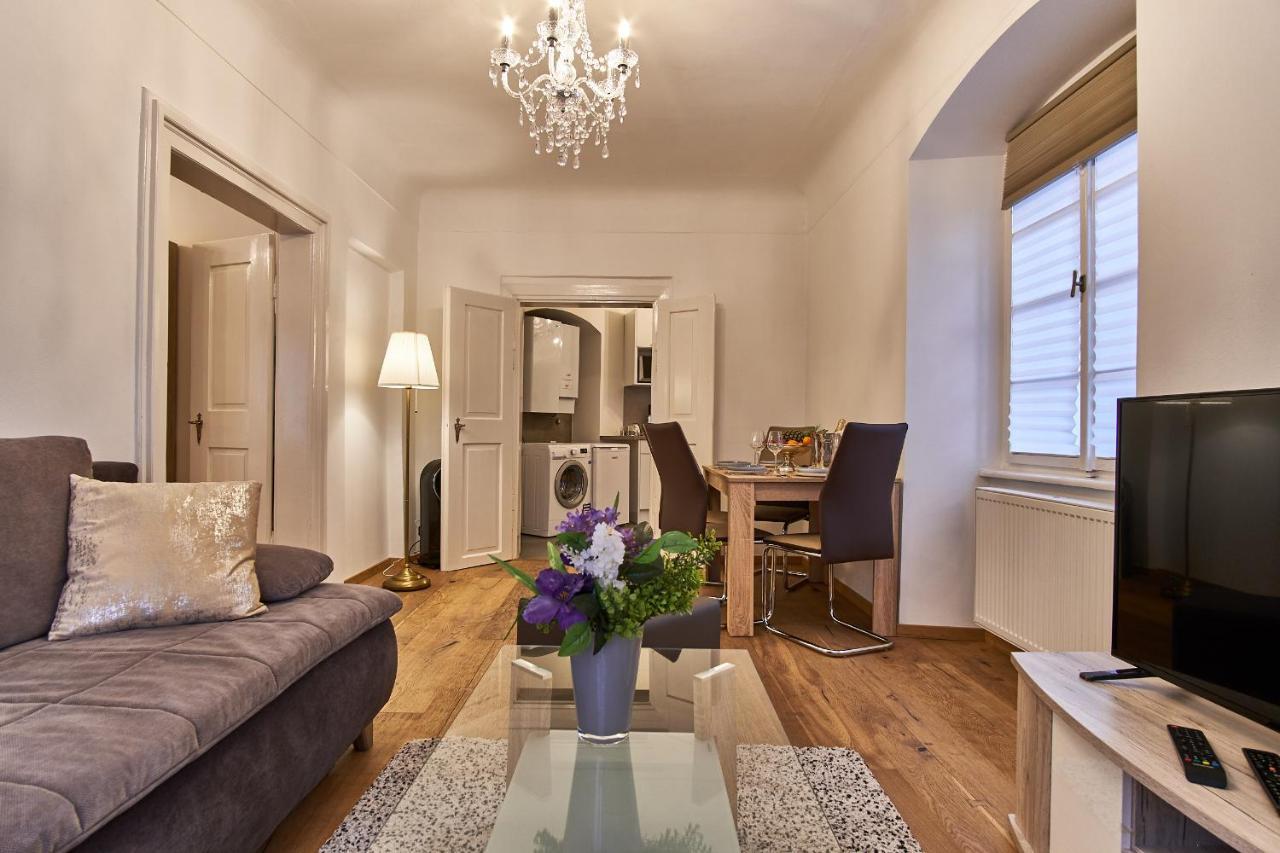 Charles Bridge Royal Apartment Прага Экстерьер фото