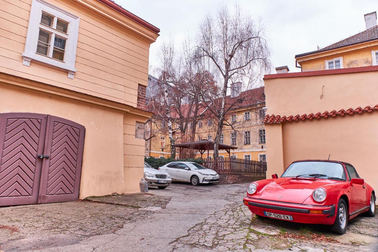 Charles Bridge Royal Apartment Прага Экстерьер фото