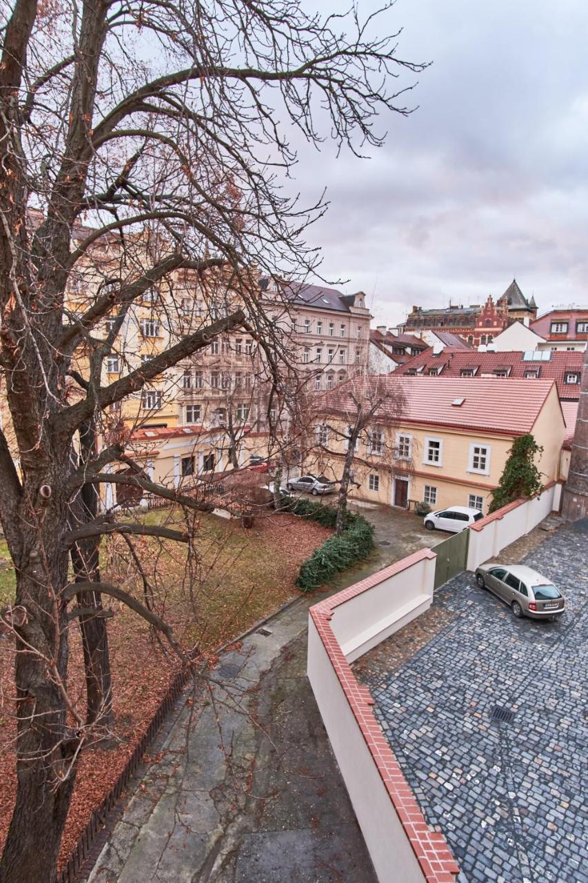 Charles Bridge Royal Apartment Прага Экстерьер фото
