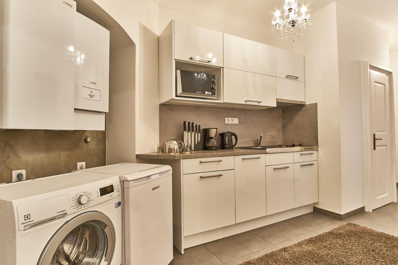 Charles Bridge Royal Apartment Прага Экстерьер фото